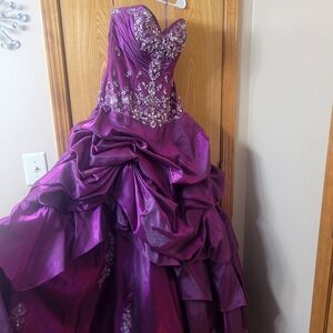 Elegant Purple Quincinera dress